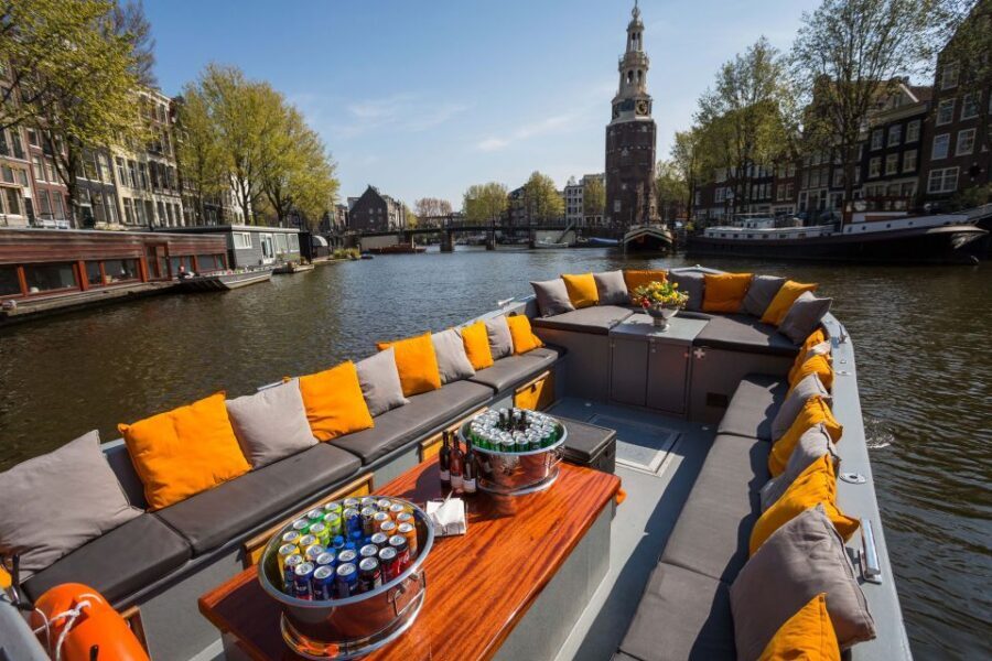 Amsterdam: Red-Light District Pub Crawl and Booze Boat Tour - The hosts make or break it: names to watch for