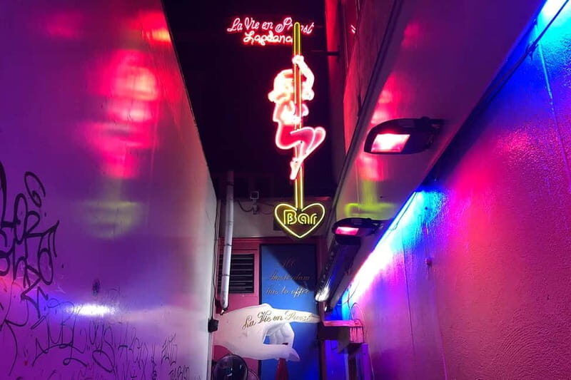 Amsterdam: Red Light District Tour - Meeting points and route basics across the Old Town