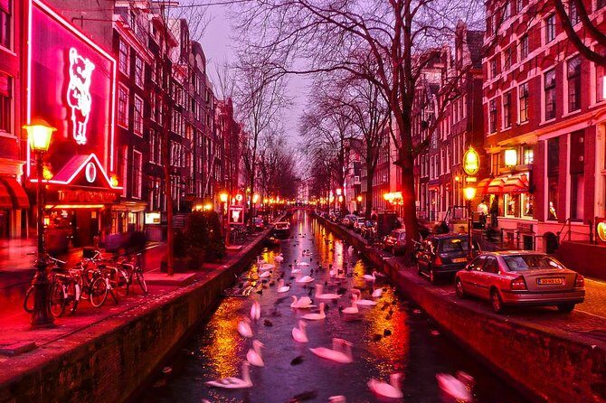 Amsterdam Red Light District Walking Tour in EN/DE/IT/ES - Oudezijds Voorburgwal Tips and the Optional 70s Peepshow