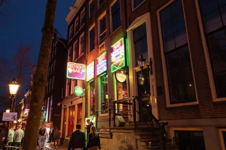 Amsterdam: Red Light Tour Exclusive + Peep Show - Rules and respectful behavior: how to avoid killing the mood