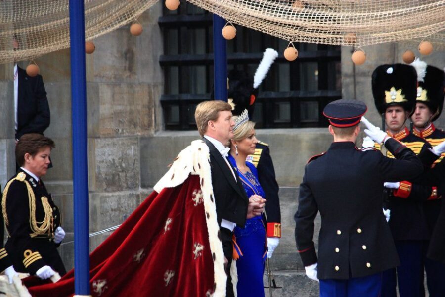 Amsterdam: Royal Palace Entry Ticket and Audio Guide - Entry with audio: how the “tour” actually works