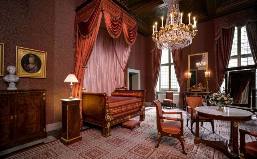 Amsterdam: Royal Palace Entry Ticket and Audio Guide - What the audio guide does best: turning rooms into a story