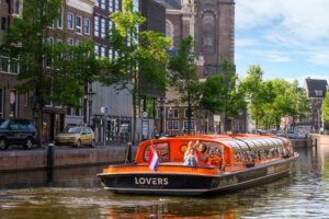 Amsterdam Sightseeing Canal Cruise with Audio Guide - Inside the glass-topped boat: cozy warmth and the photo tradeoff