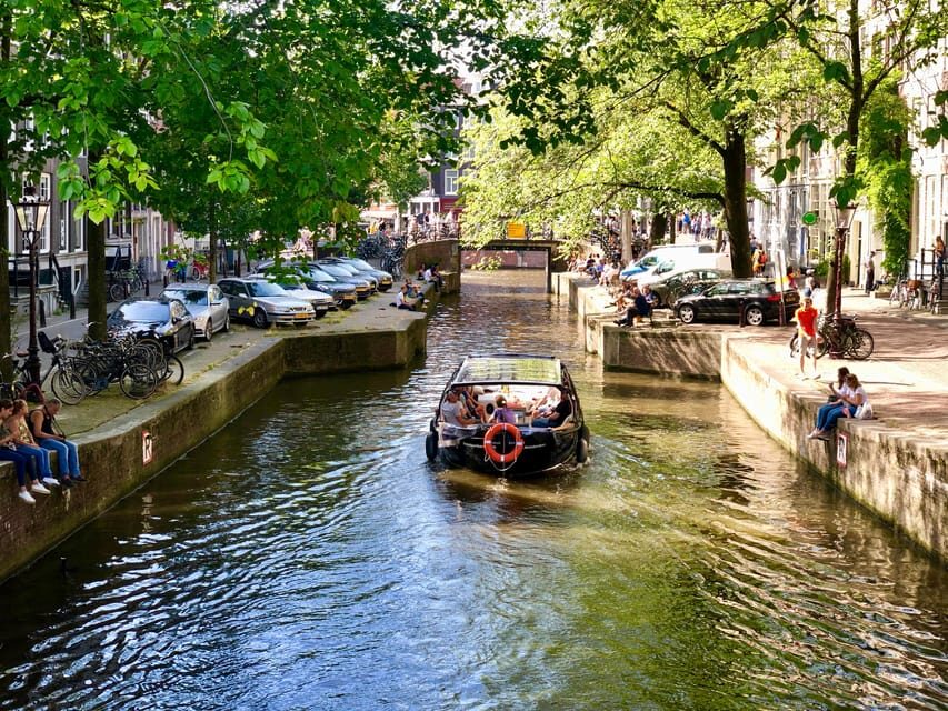 Amsterdam Small Group Canal Cruise inc Snacks/Drinks Winter - Winter Light Festival season: what changes in your cruise
