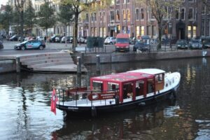 Amsterdam: Small-Group Canal Cruise incl. Drinks and Snacks - Meeting at Keizersgracht 196: The One Logistics Detail That Matters