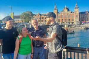 Amsterdam: Small-group Guided Walking Tour (French/English) - Why the guide matters: Q&A, visuals, and tips that don’t feel copy-pasted