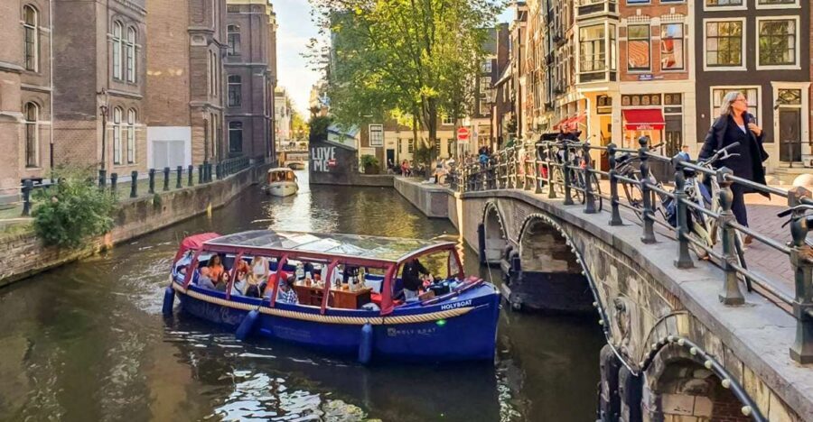 Amsterdam: Smoke and Lounge City Boat Cruise - Quick take: what makes this cruise worth your time