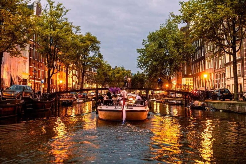 Amsterdam: The Bulldog Boat Smoke and Booze Cruise - The route: Canal Belt highlights, Old City Wall, and the Amstel River
