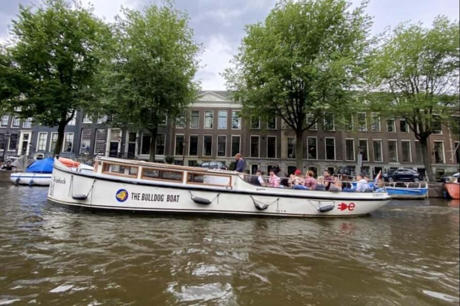 Amsterdam: The Bulldog Boat Smoke and Booze Cruise - How the smoke-and-sips format changes the canal vibe