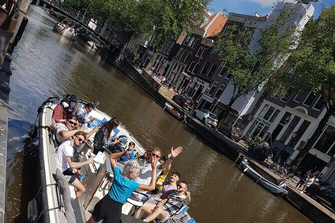 Amsterdam The Bulldog Boat Smoke Friendly Cruise + 2 drinks - Drinks and warmth: what the ticket covers in real life