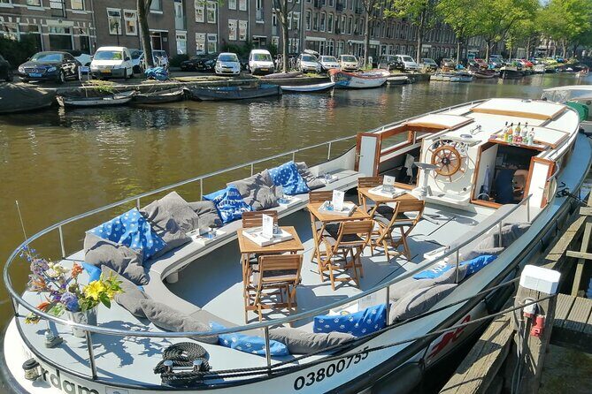 Amsterdam The Bulldog Boat Smoke Friendly Cruise + 2 drinks - Where you start and what to expect from the route