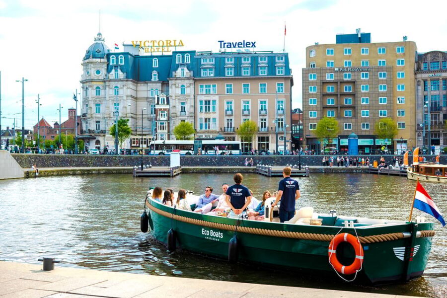 Amsterdam: The Newest Canal Cruise with Drink Option - Price and group size: what $18 buys you in the real world