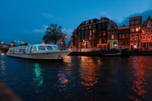 Amsterdam The Original Pizza Cruise with Unlimited Drinks - Step-by-step: what you see along the way