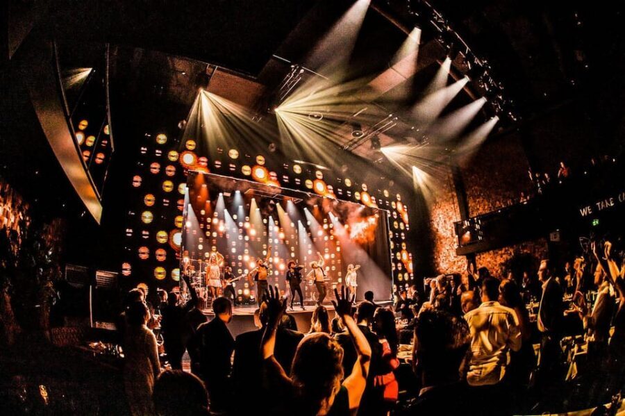Amsterdam: VEGAS Dinner Show with 3-Course Sharing Menu - Key things to know before you go