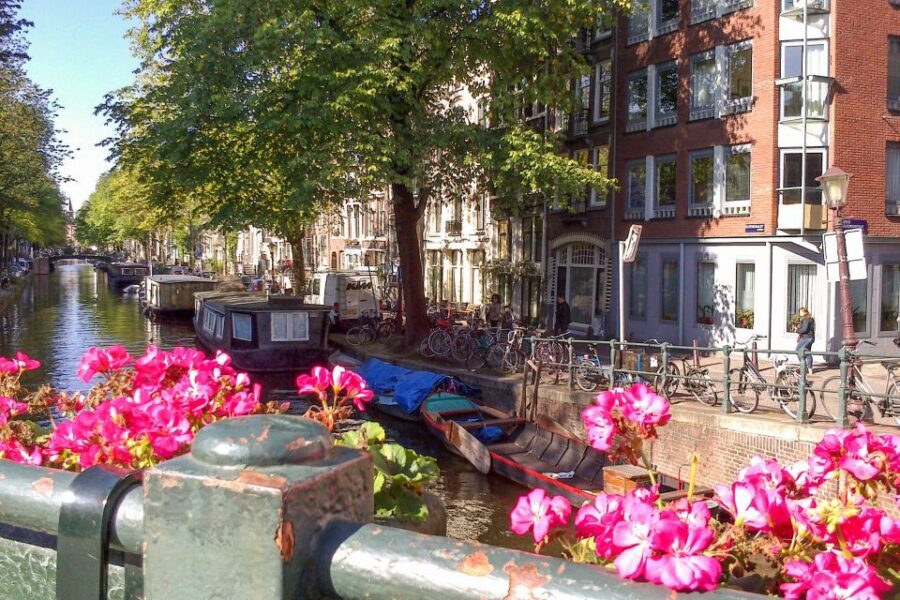Amsterdam Walking Tour and Canal Cruise - Jordaan on Foot: A Neighborhood You Can Actually Read
