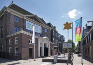 Amsterdam: Walking Tour, Jewish Museum & Synagogue Tickets - Inside the Jewish Historical Museum and the Children’s Museum