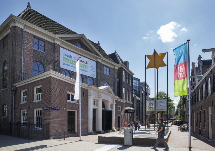 Amsterdam: Walking Tour, Jewish Museum & Synagogue Tickets - Inside the Jewish Historical Museum and the Children’s Museum