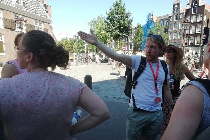 Amsterdam Walking Tour with a local comedian as guide - Grimburgwal canals: the funny explanation behind birthday messages