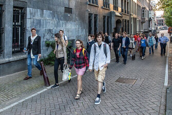 Amsterdam Walking Tour with a local comedian as guide - Group size, pacing, and how to get the most laughs
