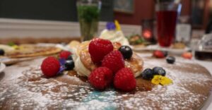 Amsterdam: Walking Tour with Dutch Pancake Lunch - Where You Meet (and how not to miss the start at 10:00)
