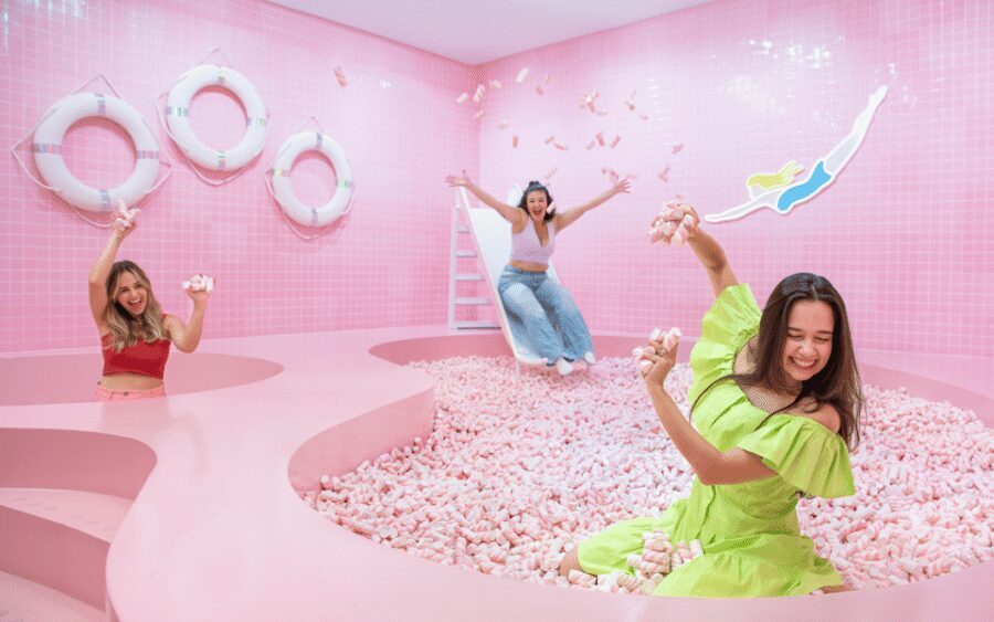 Amsterdam: WONDR Immersive Playground Experience Ticket - Karaoke Booths, Claw Machines, and the Best Photo Chaos