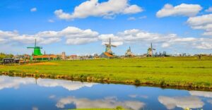 Amsterdam: Zaanse Schans, Edam, Volendam & Marken Bus Tour - Wooden-shoe factory and clog demonstration: more than a souvenir stop