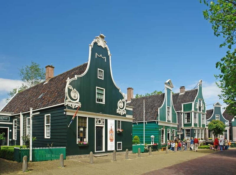 Amsterdam: Zaanse Schans windmills & Volendam Guided Tour - Zaanse Schans windmills: more than a pretty postcard