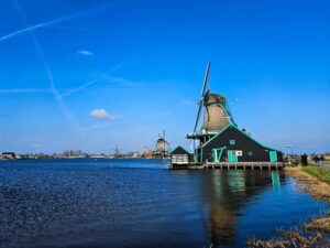 Amsterdam: Zaanse Schans windmills & Volendam Guided Tour - Volendam’s fishing-village feel: churches, harbor life, and the dike view
