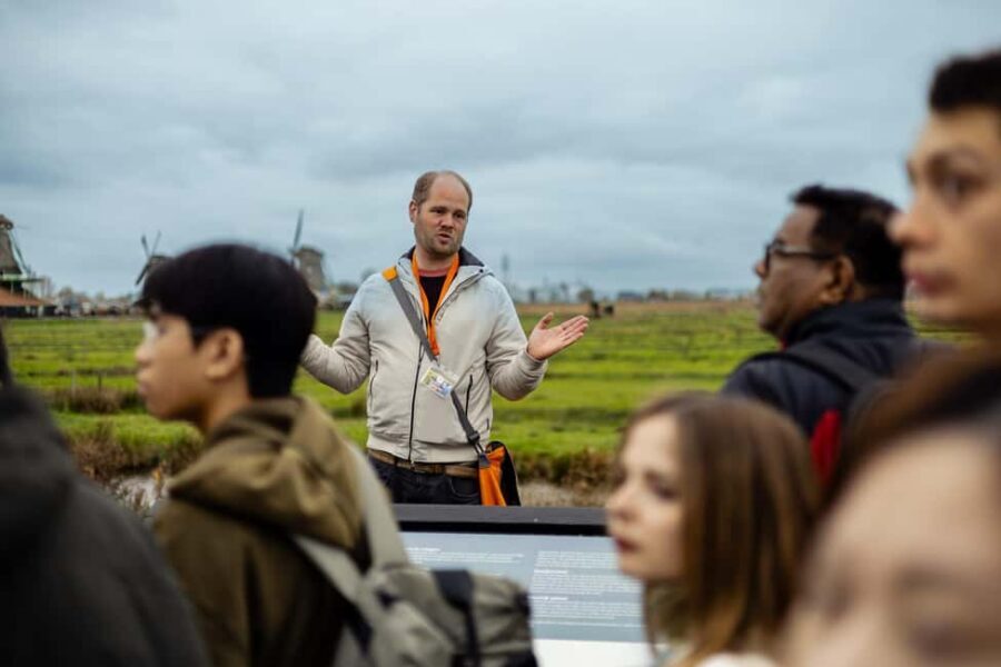 Amsterdam: Zaanse Schans windmills & Volendam Guided Tour - How the day is paced: bus time, walking, and photo planning