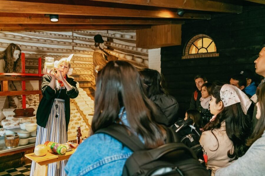 Amsterdam: Zaanse Schans windmills & Volendam Guided Tour - Guides and the little moments that make it feel human