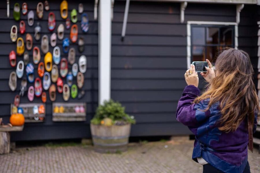 Amsterdam: Zaanse Schans windmills & Volendam Guided Tour - Who this tour suits best, and who should rethink it