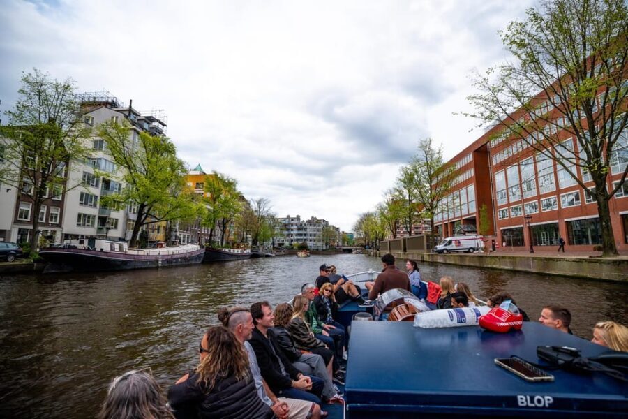 Amsterdam:Old City Canal Cruise with Live Guide and Open Bar - From the H’Art Museum dock to the canal ring