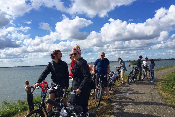Amsterdam's Countryside Half-Day Bike Tour in Small Group - What the guide actually adds (beyond directions)