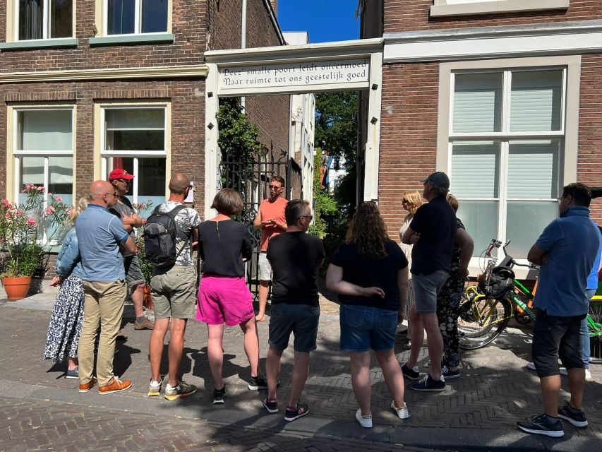 Centre The Hague On Foot with Wonderful Storyteller - 2hr - The guide quality is the whole product