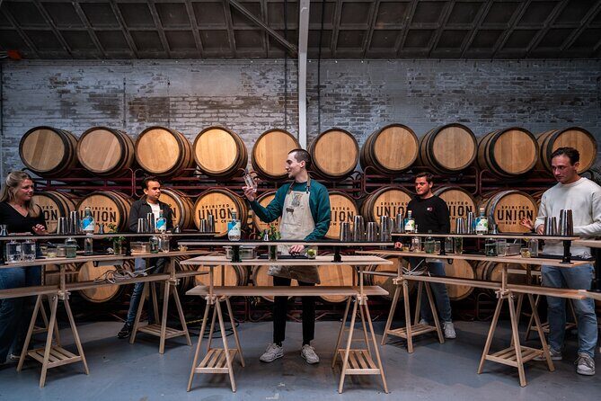 Cocktail workshop @ Spirited Union Rum Co. (Amsterdam) - Guide George and the workshop vibe: fun, fast, and interactive