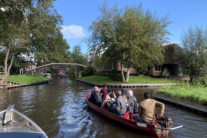 Day Tour Giethoorn, Afsluitdijk and Zaanse Schans with Boat Cruise - Clogs and Wooden Shoe Demos: Watching the Craft Up Close