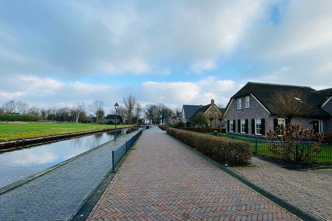 Day Tour Giethoorn, Afsluitdijk and Zaanse Schans with Boat Cruise - The Royal Amsterdam Diamond Demonstration with 268 Cuts