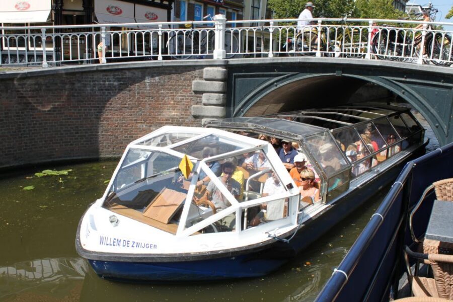 Delft: Canal Cruise with Guided Commentary - Cruising Off Koornmarkt 113 and Finding Your Bearings