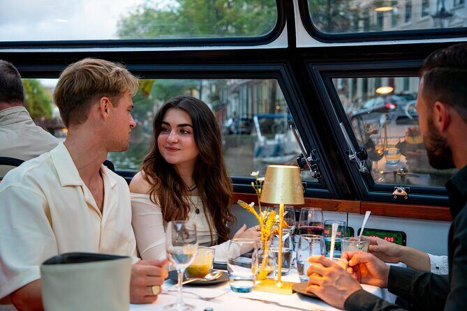 Dinner Canal Cruise Amsterdam: 4-Courses Including Drinks - The ride experience: comfy for some, cramped for others
