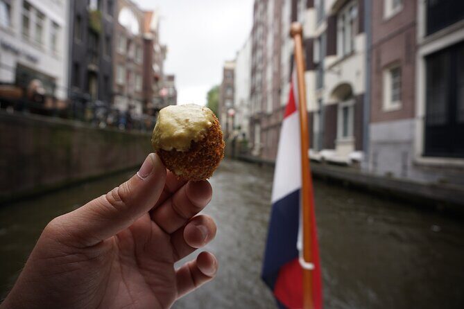Eating Amsterdam: Food Tour & Canals Cruise - Stop 1 at Papeneiland: Apple Pie, Coffee, and an Amsterdam Legend