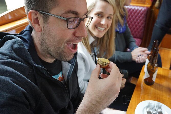 Eating Amsterdam: Food Tour & Canals Cruise - Stop 2: Vishandel Centrum and the Fishmongers of Amsterdam