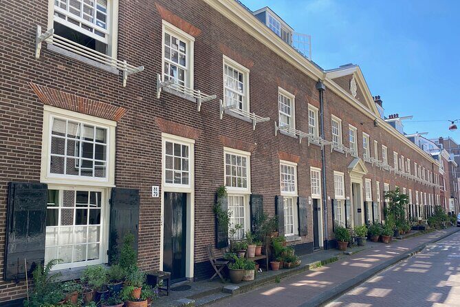 Explore hidden streets with friends - Nine Streets: shopping streets, but calmer and more local-minded