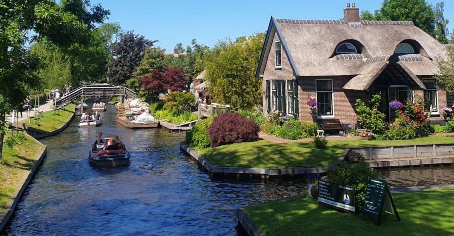 From Amsterdam: Giethoorn Day Trip with Small Electric Boat - Key Points That Make This Trip Worth Your Time