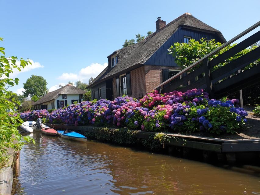 From Amsterdam: Giethoorn Day Trip with Small Electric Boat - Why Giethoorn Feels So Different From the Rest of the Netherlands