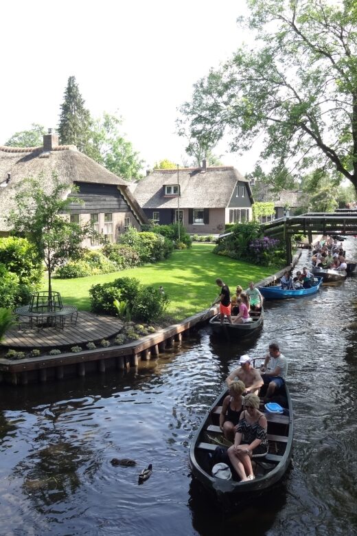 From Amsterdam: Giethoorn Day Trip with Small Electric Boat - The Electric-Boat Hour: What You Gain From the Boat (and the Controls)