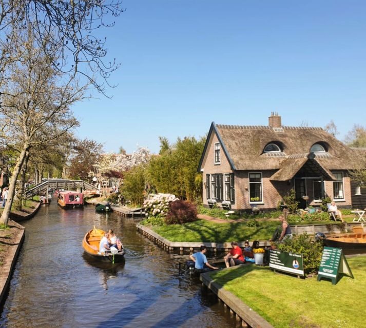 From Amsterdam: Giethoorn Day Trip with Small Electric Boat - Crowd Strategy: When Giethoorn Gets Busy