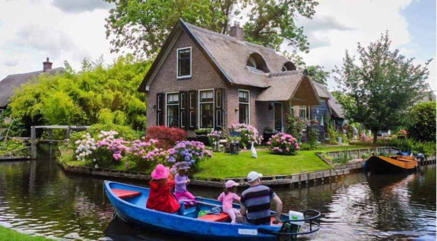 From Amsterdam: Giethoorn Guided Day Trip with Canal Cruise - Key things that make this day trip work