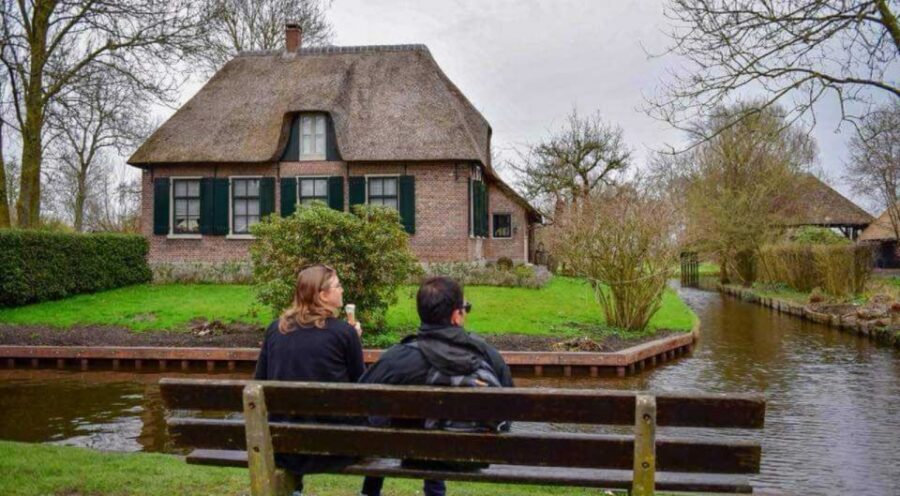 From Amsterdam: Giethoorn Guided Day Trip with Canal Cruise - The canal cruise: the one-hour viewpoint that changes everything