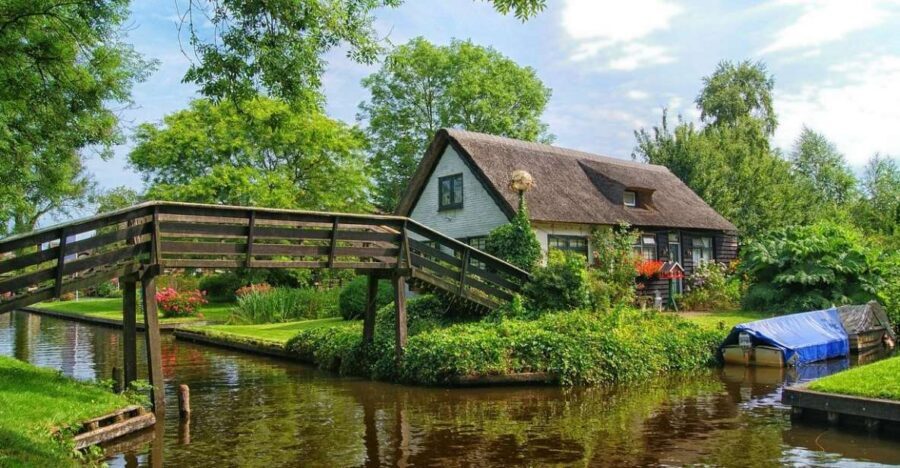 From Amsterdam: Giethoorn Sightseeing Tour and Canal Cruise - Lunch Time That Helps You Actually Enjoy the Day
