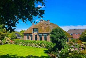 From Amsterdam: Giethoorn & Zaanse Schans Tour w/ Small Boat - Zaanse Schans: windmills plus cheese and clogs you can actually watch